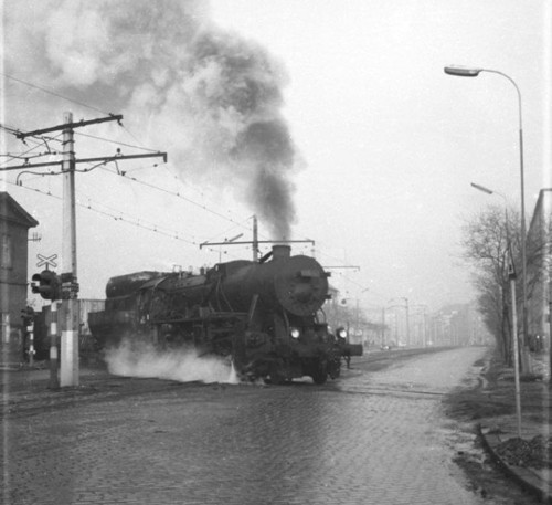 pred r. 1973- Bratislava, Krížna (Steinerova)- nákladný vlak smeruje k Starému mostu.