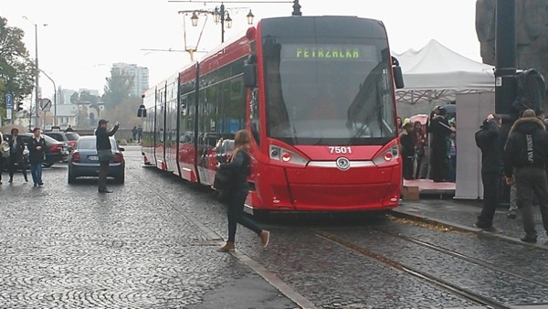 6.11.2014- Bratislava, Nám. Ľ. Štúra- prezentácia prvej obojsmernej električky Škoda 30T For City Plus ©Juraj Földes