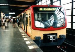 V utorok na berlínskej rýchlodráhe S-Bahn horel vozeň