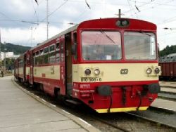 Mezi stanicemi Veselí nad Moravou a Vrbovce vyjel vlak s jídelním vozem