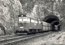 Stručný vývoj železničnej siete na Slovensku (V.) Motorové vozne a rušne 