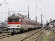 560 ZSSK a V43 MÁV-TR v Nových Zámkoch