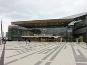 Nákupní centrum s kolejemi aneb V zákulisí Wien Hauptbahnhof