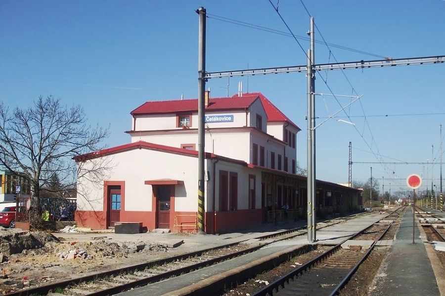 Dokumentace provozu na nádraží v Čelákovicích a probíhající peronizace