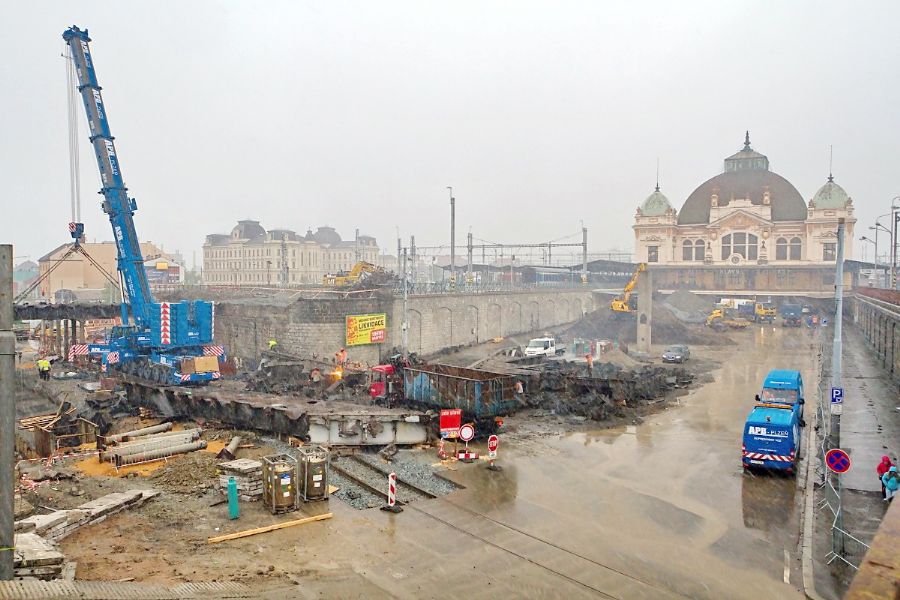 Přestavba železničního uzlu Plzeň vstupuje do druhé půle