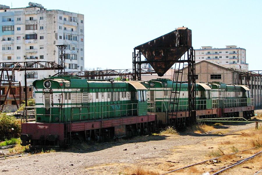 Albánskymi železnicami po trati Durrës - Elbasan