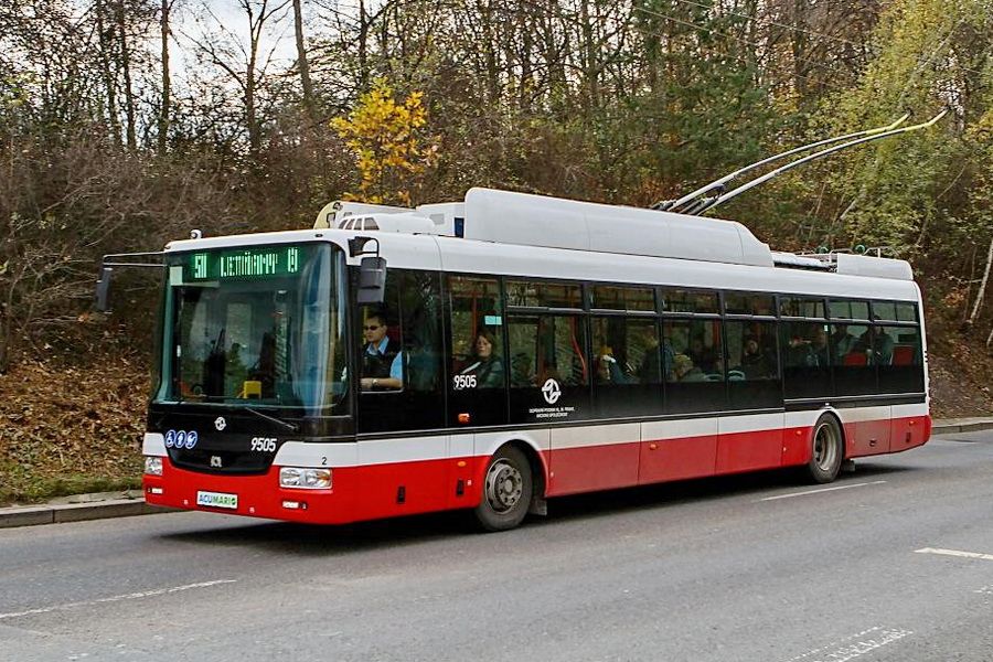 Po 45 letech se do Prahy vrátil trolejbus
