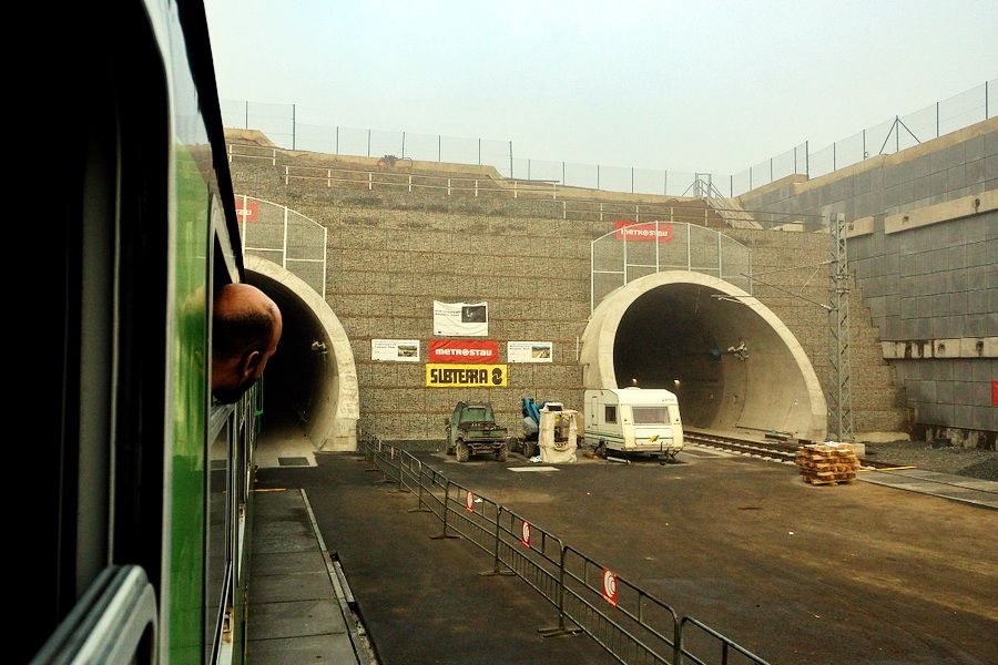 Ejpovickým tunelem projel první vlak s cestujícími