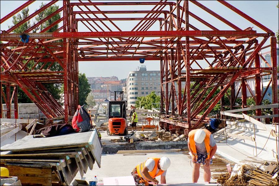 Rekonstrukce Negrelliho viaduktu pokračuje