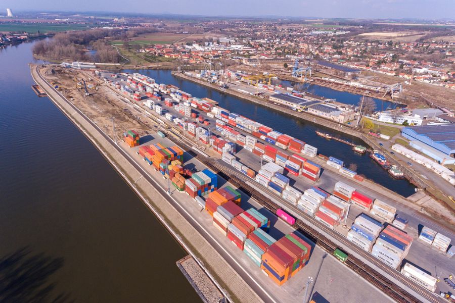 Prodloužení vlečkové koleje v kolínském přístavu a ekologizace terminálu Mělník