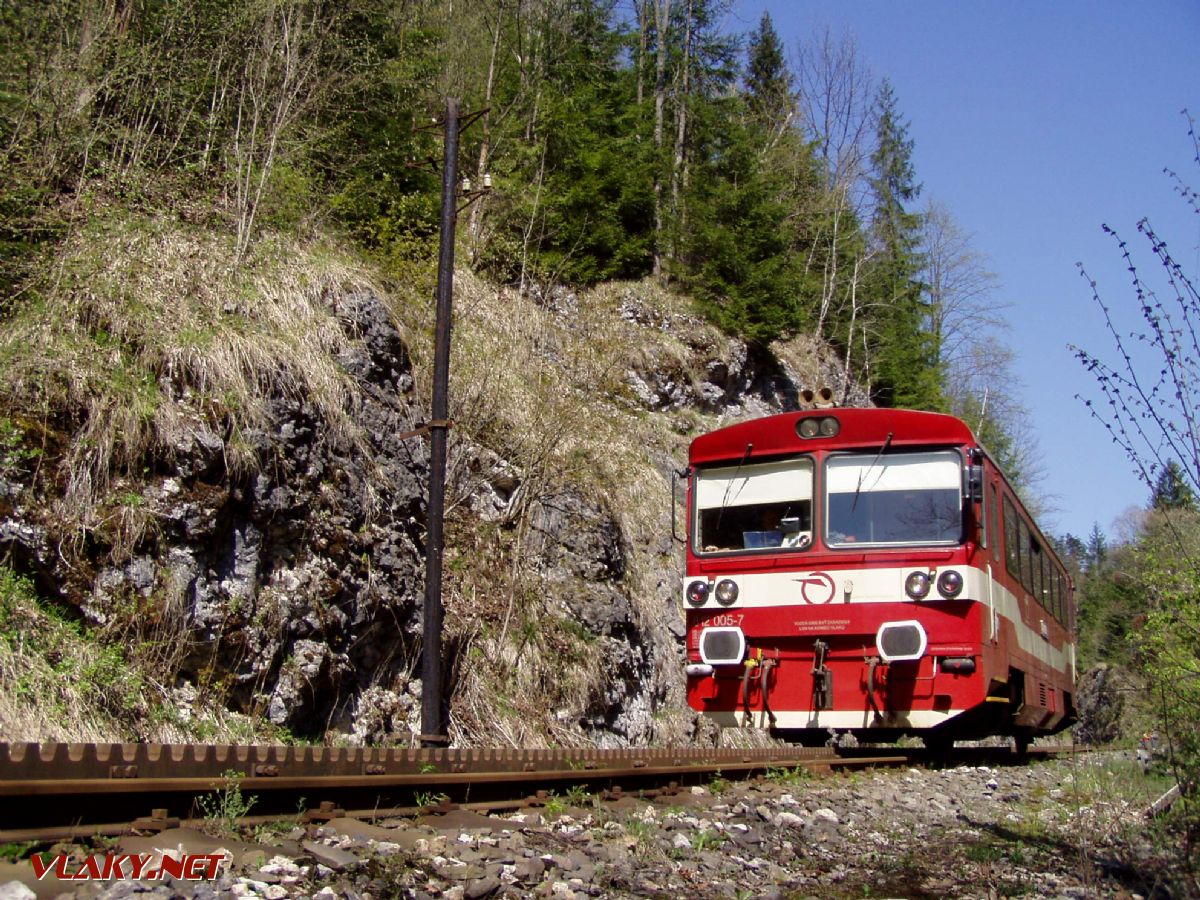 Na trati ŽSR č. 174
