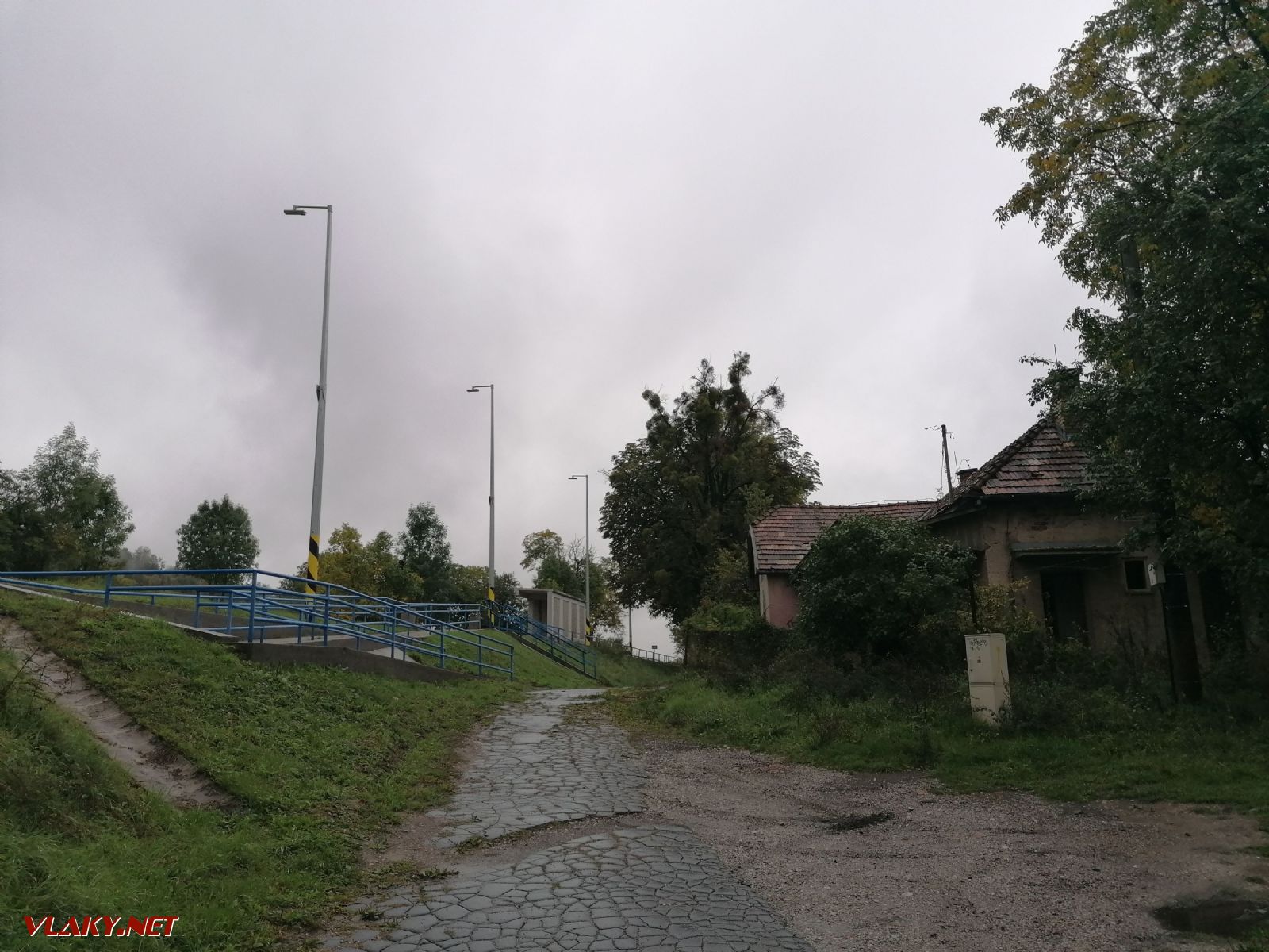 Zastávka Tisovec - mesto ako Kocúrkovo - stred